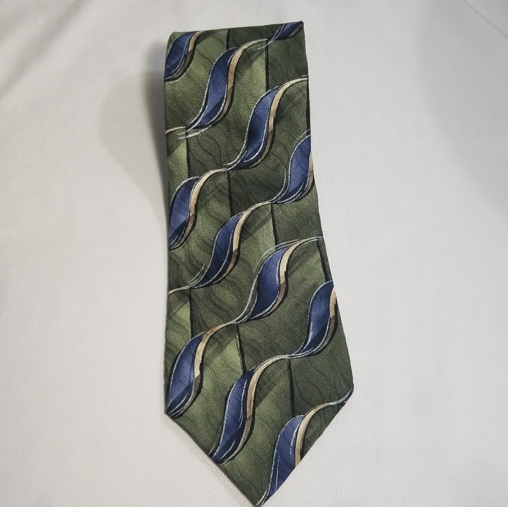 Arrow Mens Silk Tie Classic Geometric design